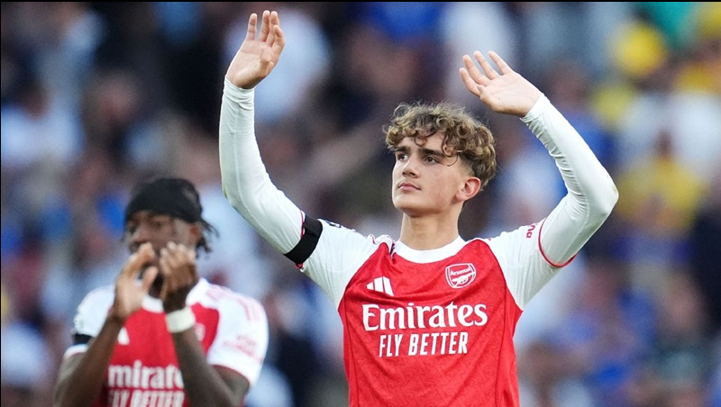 max-dowman-lap-ky-luc-lich-su-arsenal